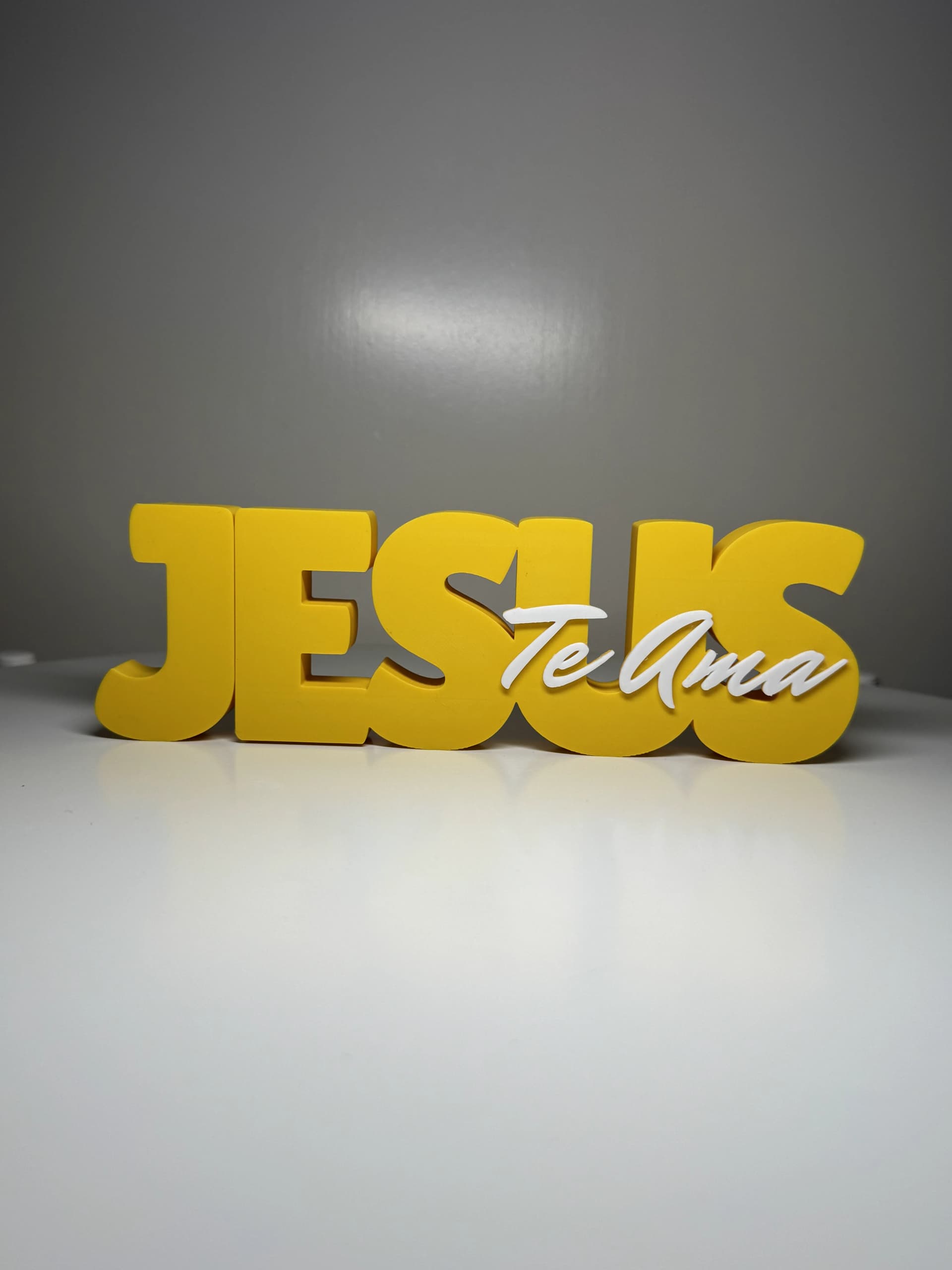 Quadro Jesus Te Ama vista frontal mostrando tipografia